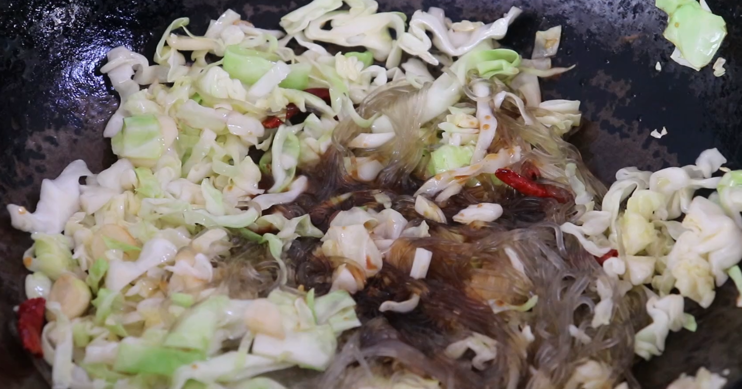 包菜最好吃做法，加3个鸡蛋，瞬间变美食，营养解馋像吃肉一样香