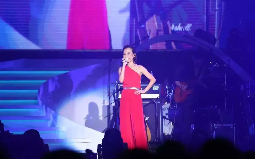 《相见恨晚》--彭佳慧 《相见恨晚》--彭佳慧