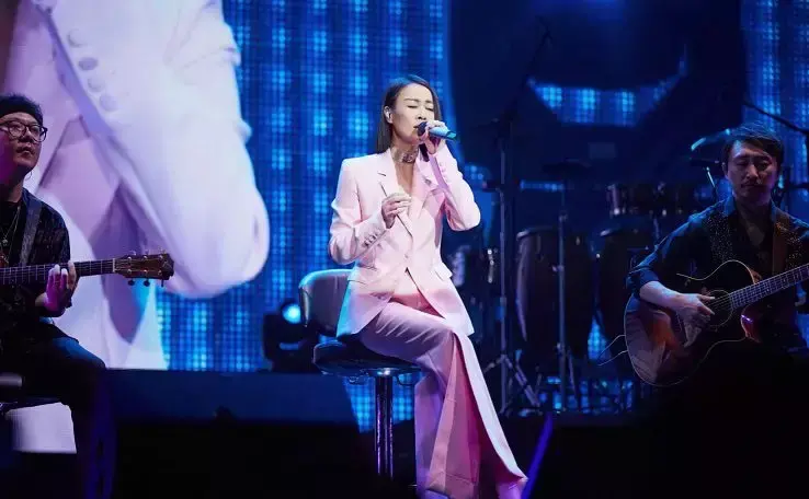 《不管有多苦》--那英 《不管有多苦》--那英