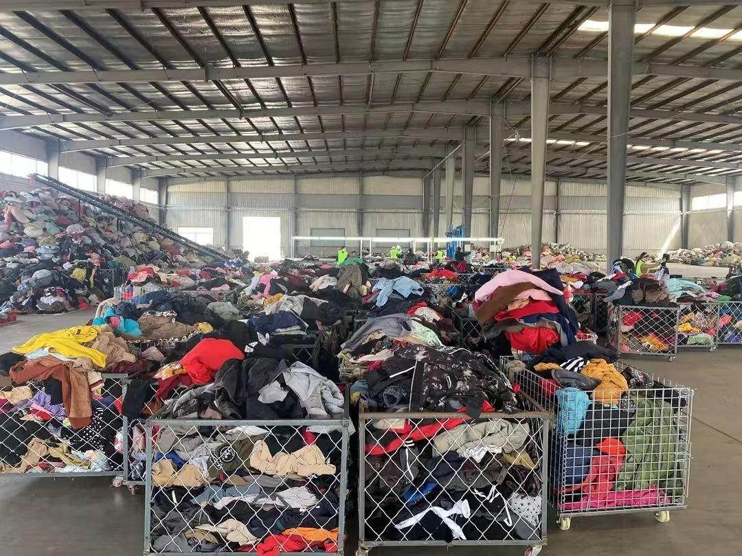收购旧衣服多少钱一斤（靠回收旧衣服撑起的千亿级市场中） - 上海资讯网