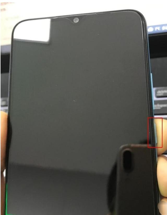 若OPPO手机处于休眠状态，应先按击电源键唤醒屏幕