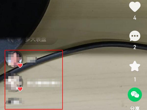 点进作品播放界面，然后即可查看点赞访客