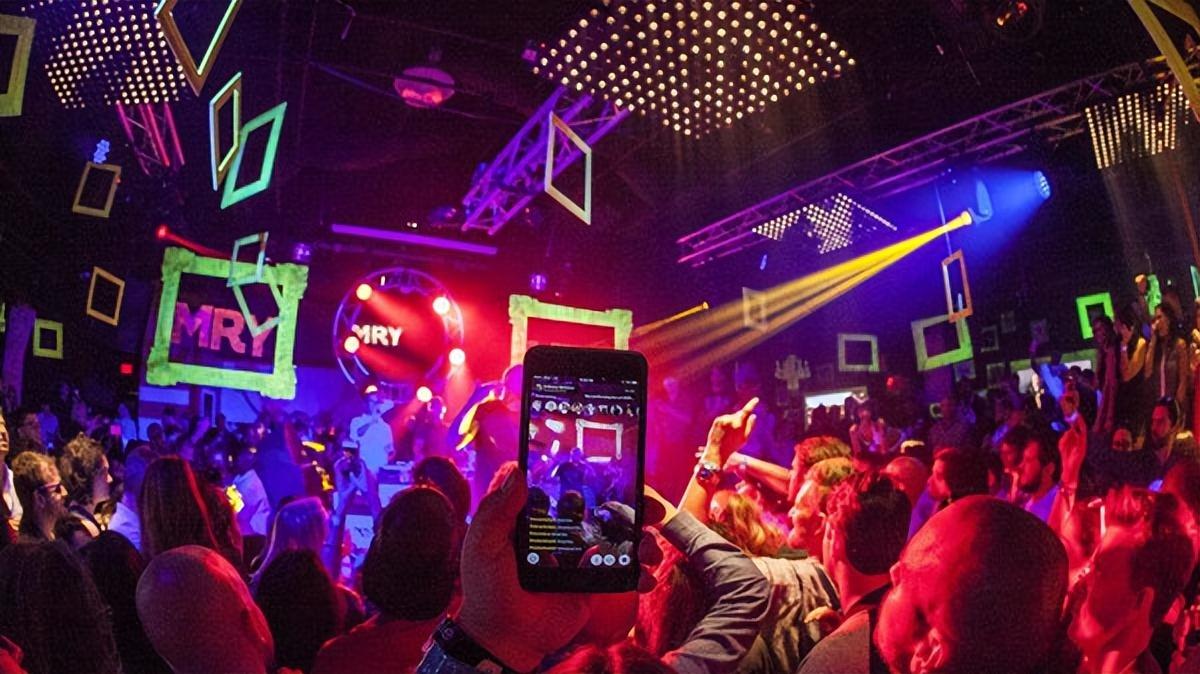 新人开直播标题怎么写（直播开场如何留人）